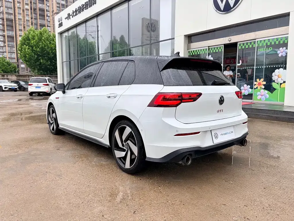 Volkswagen Golf GTI — фото 10