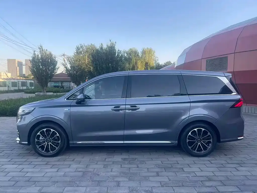 Roewe iMAX8 — фото 10