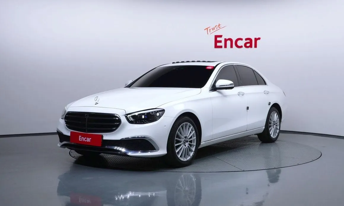 Mercedes-Benz E-Class — фото 1