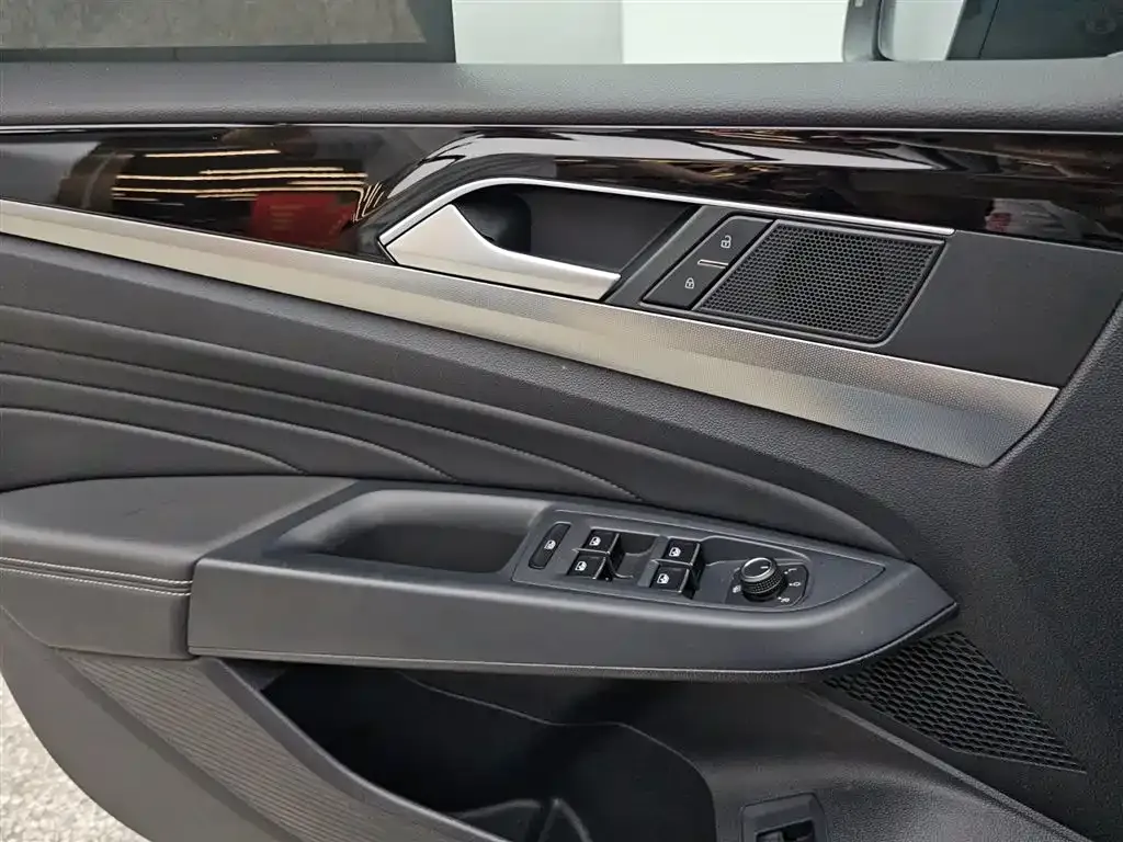 Volkswagen Passat — фото 8