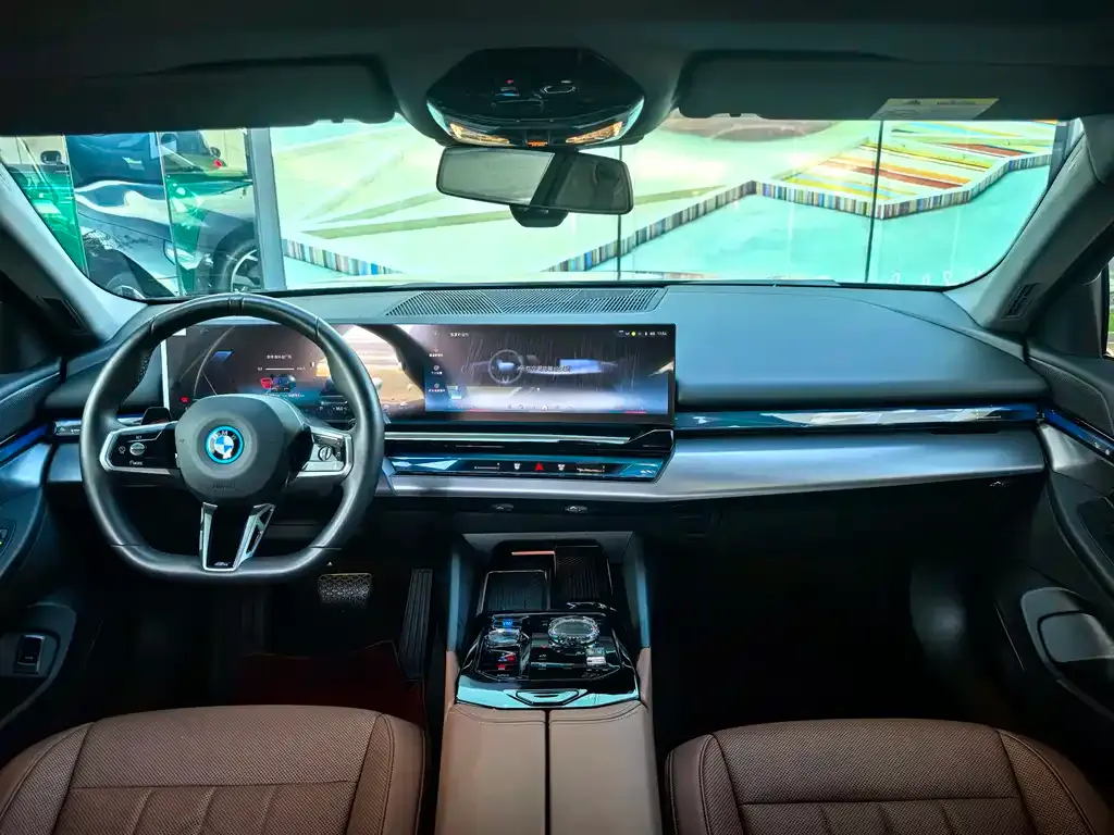 BMW i5 — фото 6