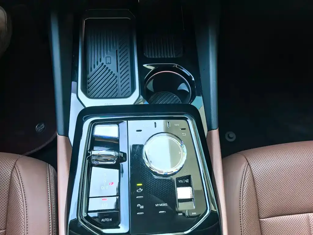 BMW i5 — фото 8