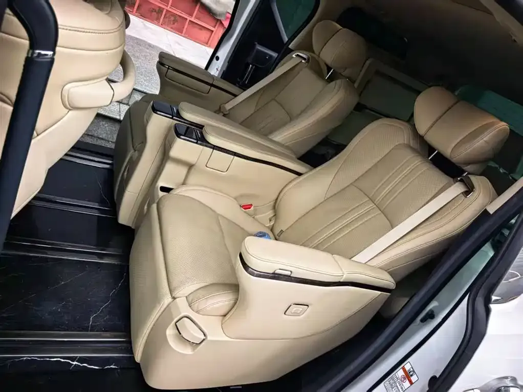 Toyota Vellfire — фото 8