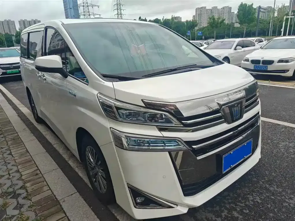 Toyota Vellfire — фото 4