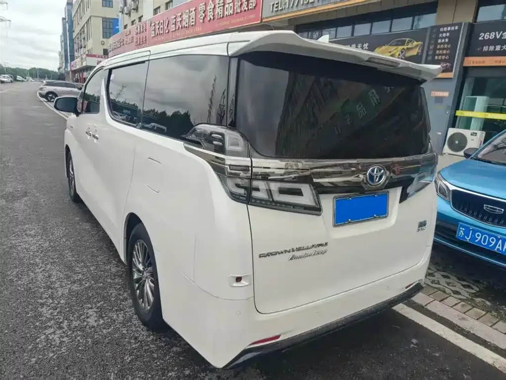 Toyota Vellfire — фото 9