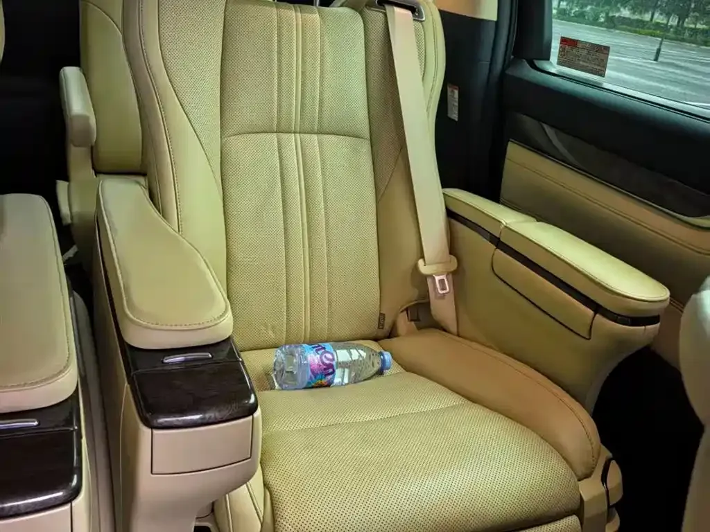 Toyota Vellfire — фото 3