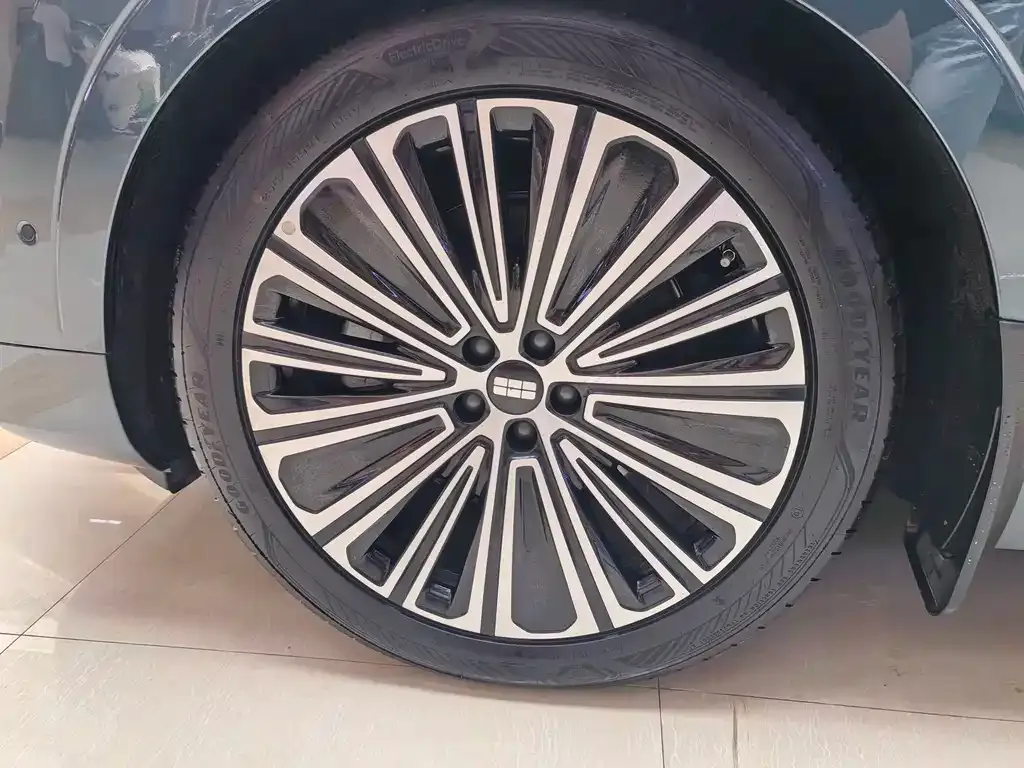 Geely Galaxy M9 — фото 4