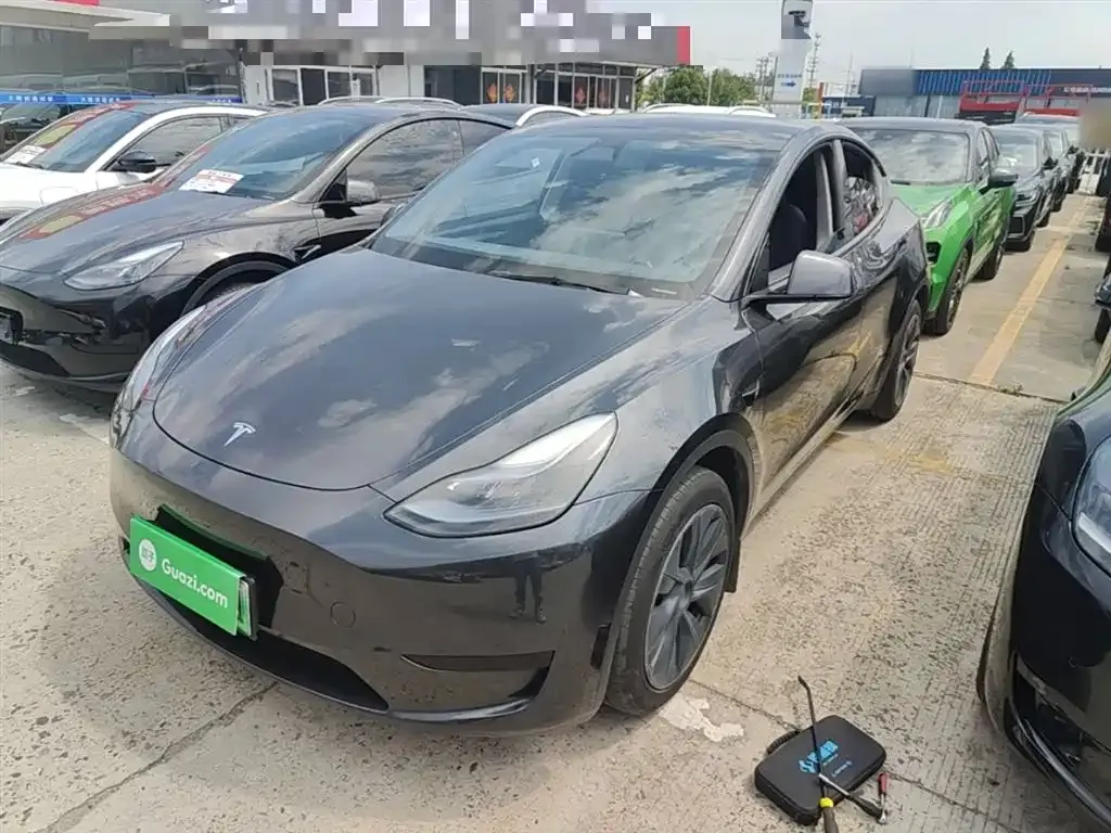 Tesla Model Y — фото 1