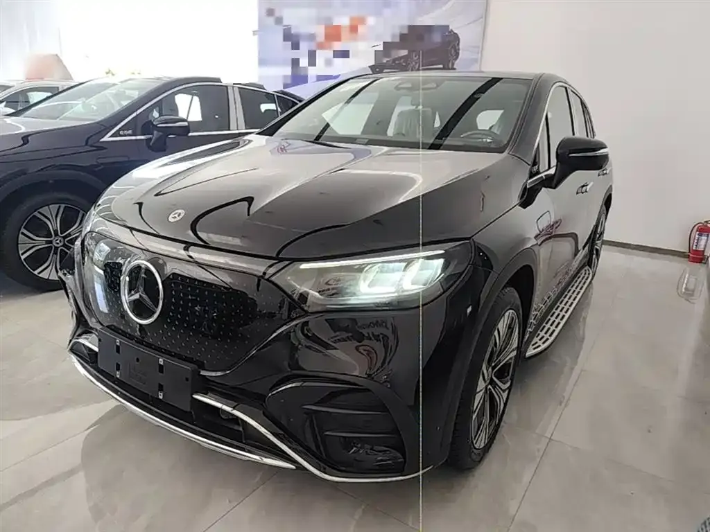 Mercedes-Benz EQE SUV — фото 1