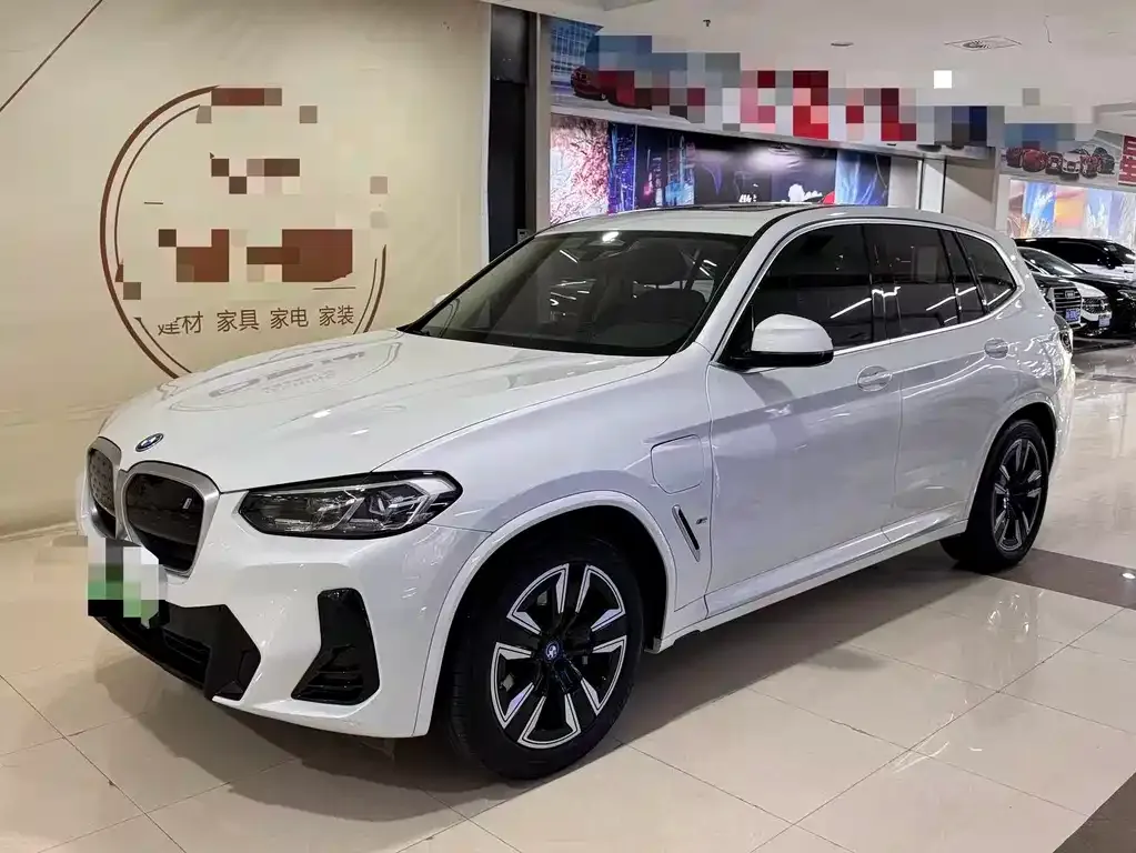 BMW iX3 — фото 1