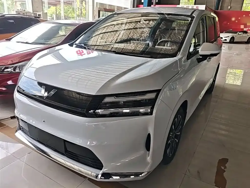 Wuling Starlight 730 New Energy — фото 1