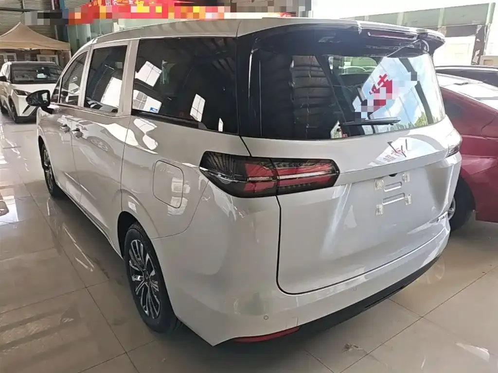 Wuling Starlight 730 New Energy — фото 3