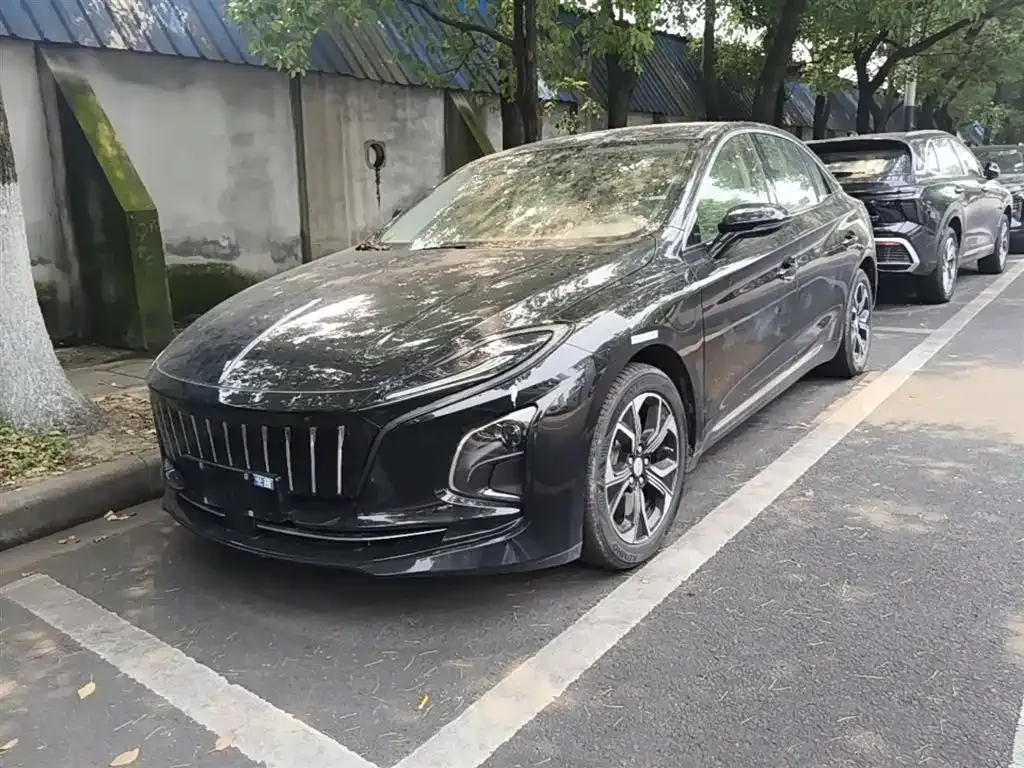 Hongqi E-QM5 — фото 1