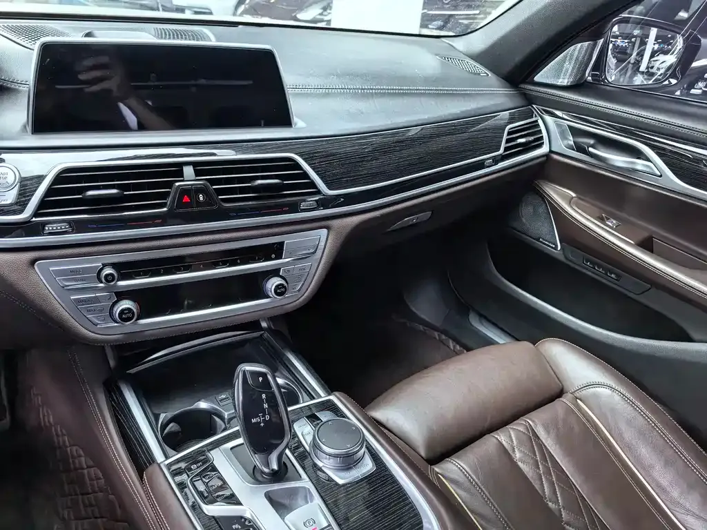 BMW 7 Series — фото 5