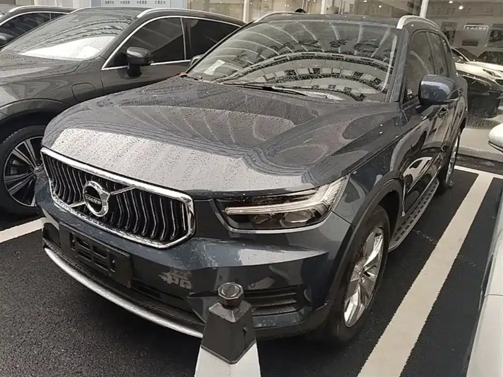 Volvo XC40 — фото 3