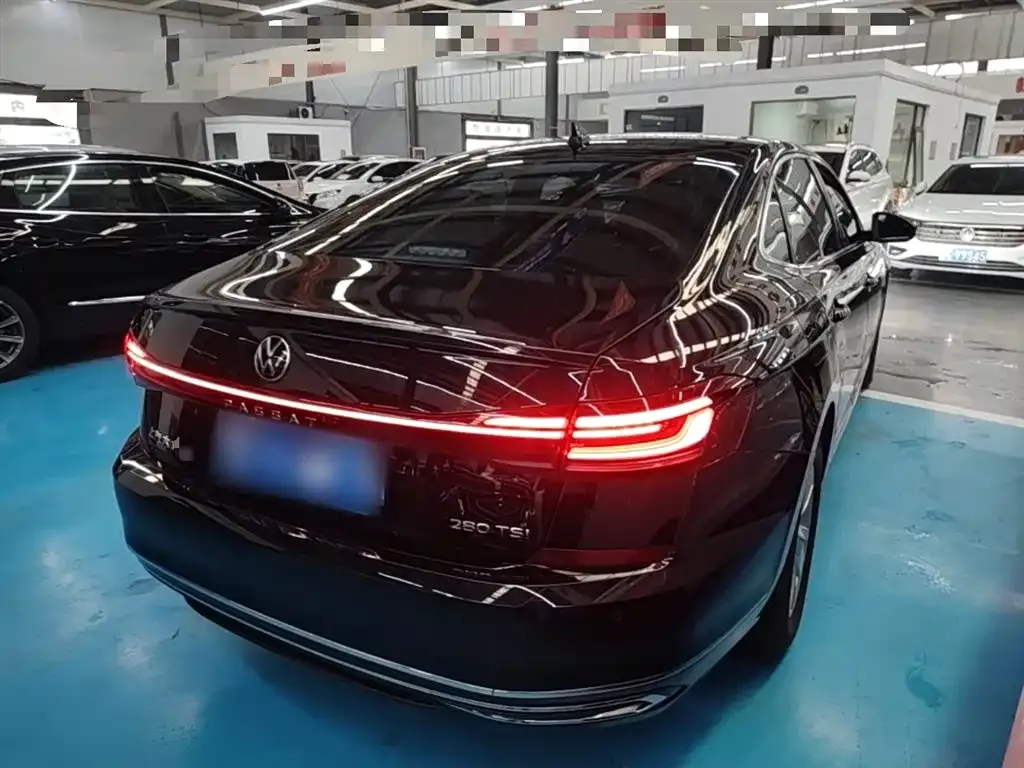 Volkswagen Passat — фото 10