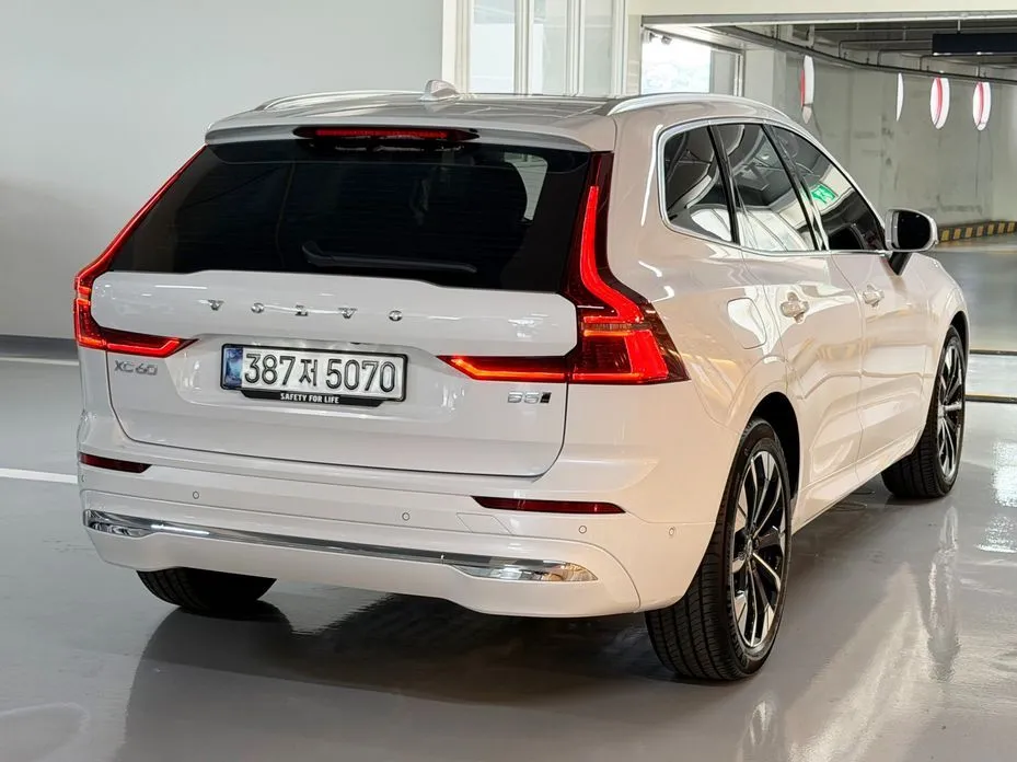 Volvo XC60 — фото 8
