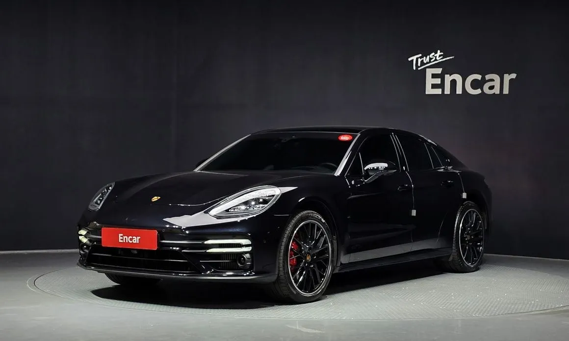 Porsche Panamera — фото 1