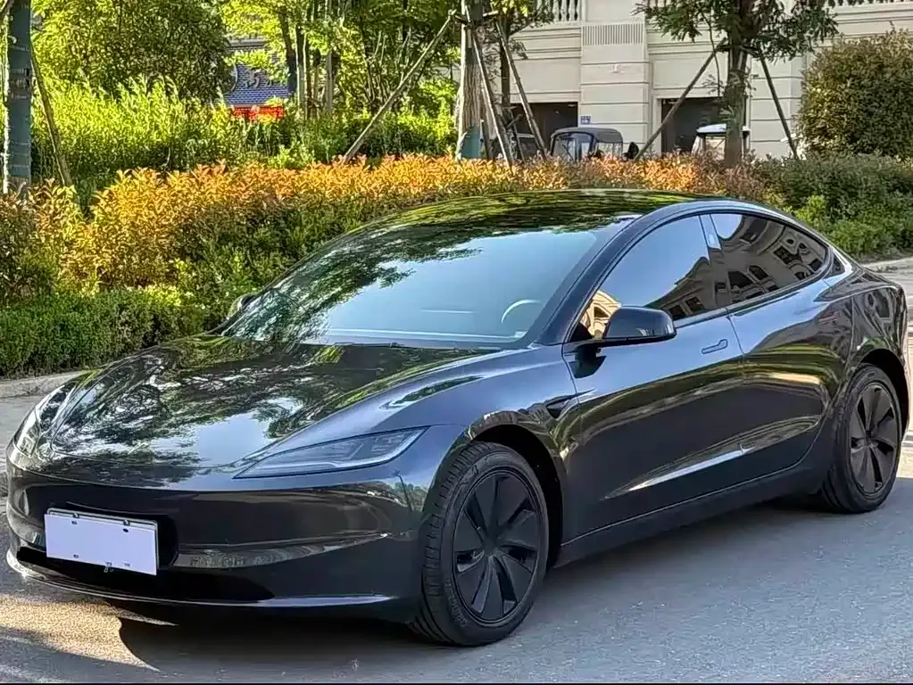 Tesla Model 3 — фото 1