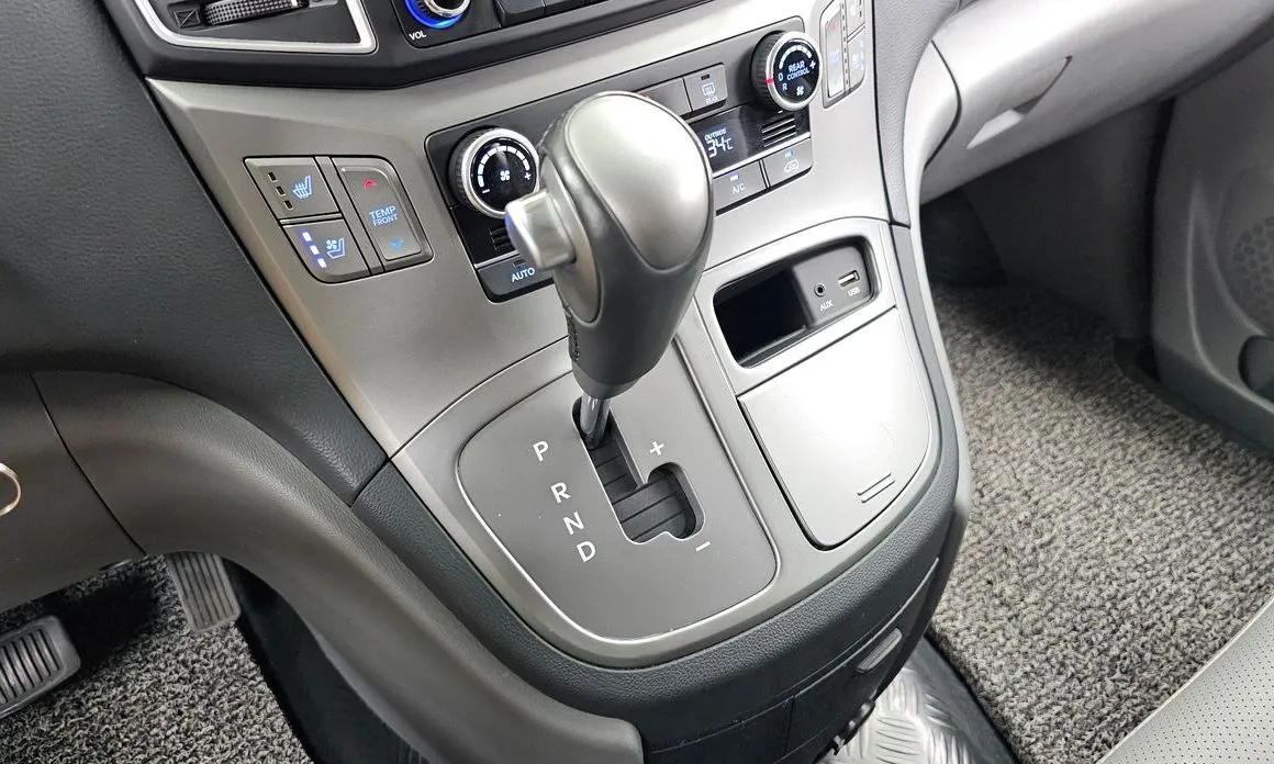 Hyundai Starex — фото 10