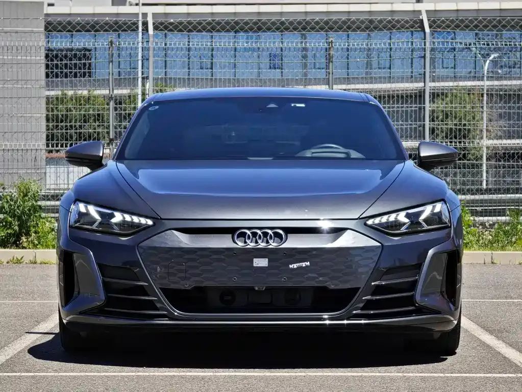 Audi e-tron GT — фото 8