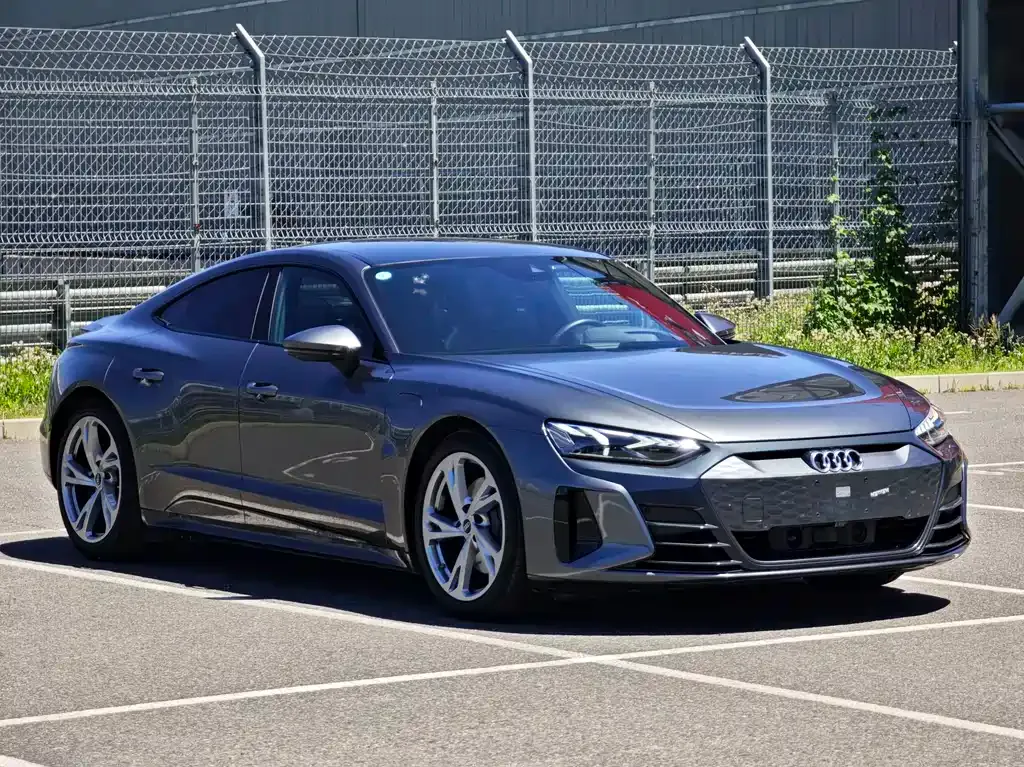 Audi e-tron GT — фото 10