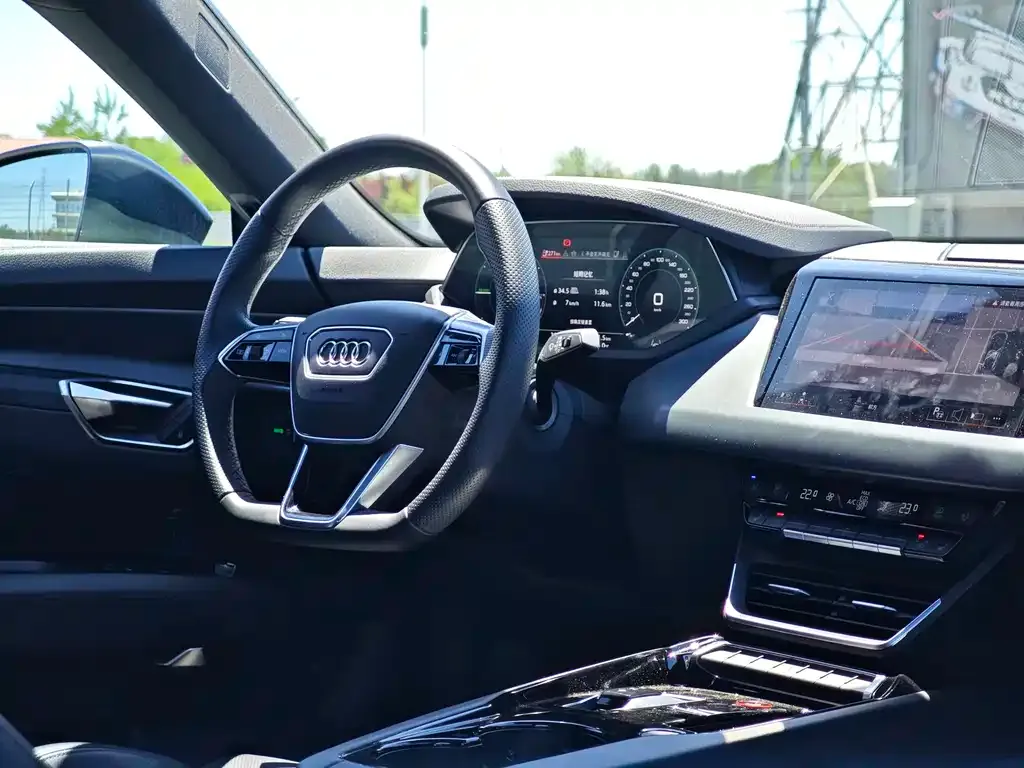 Audi e-tron GT — фото 7