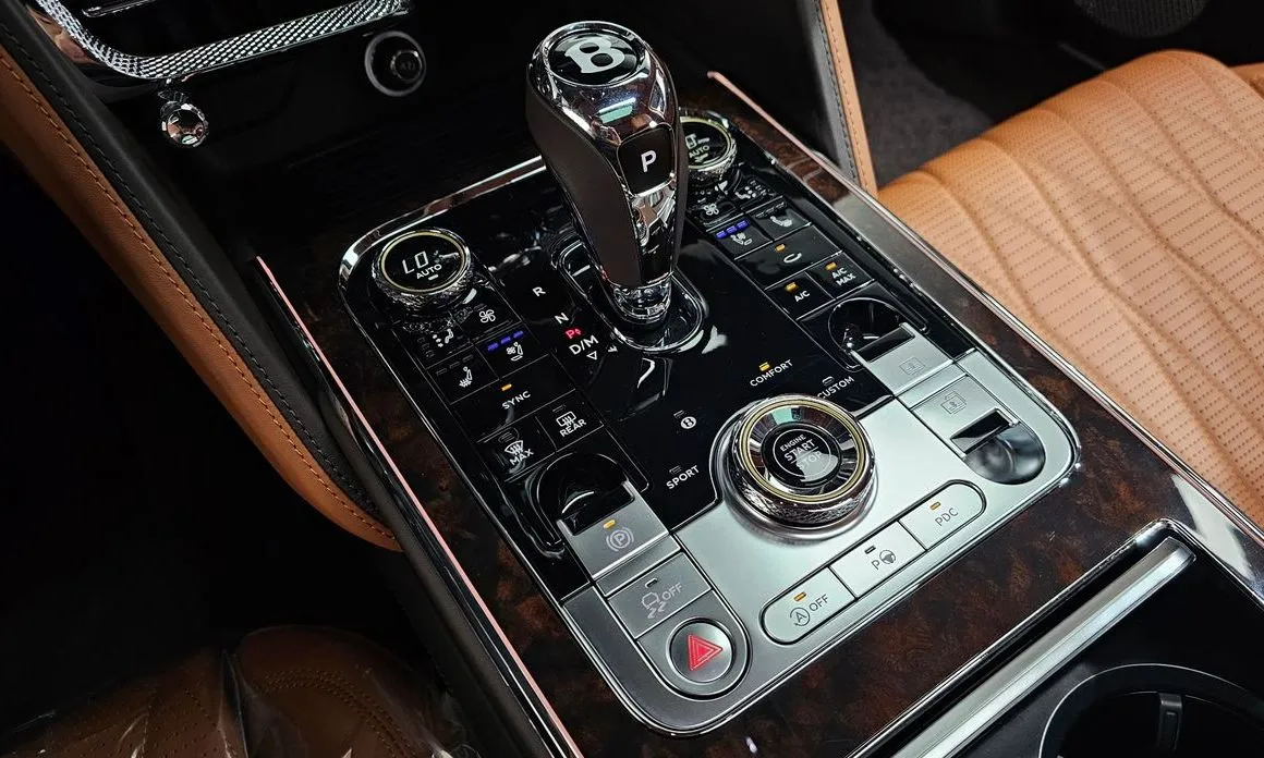 Bentley Flying Spur — фото 10