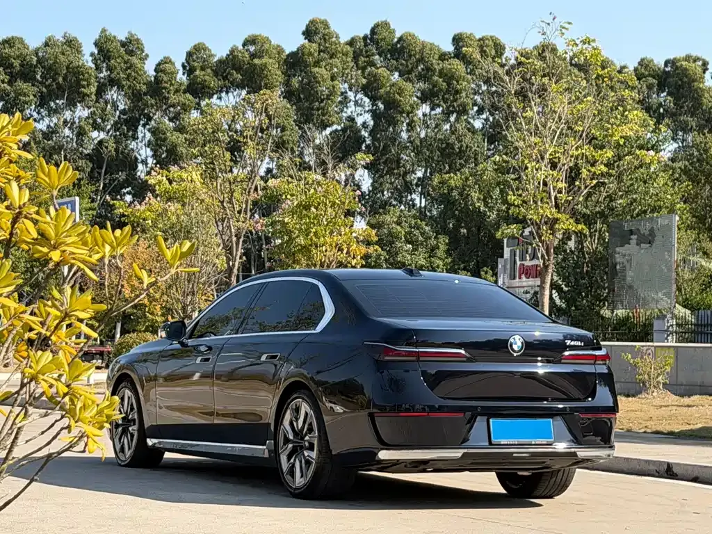 BMW 7 Series — фото 10