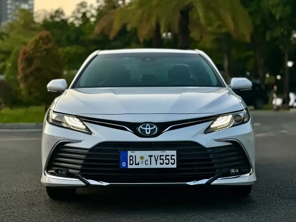 Toyota Camry — фото 7