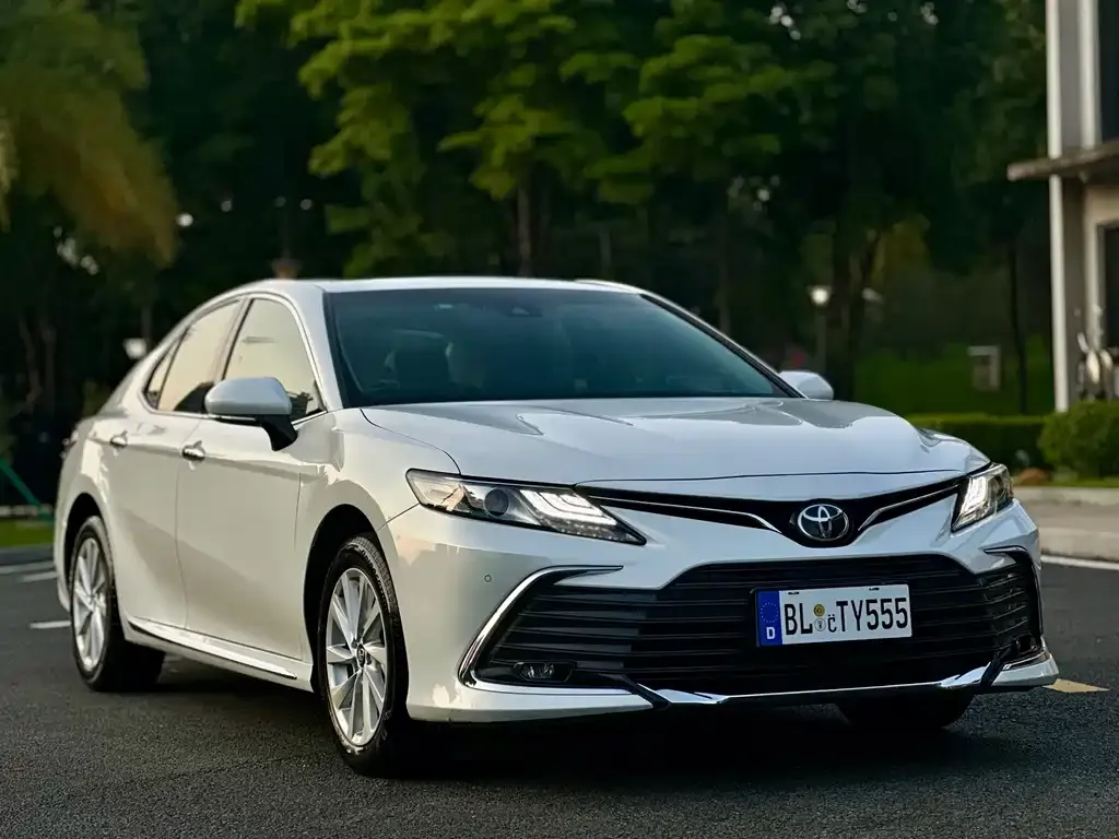 Toyota Camry — фото 9