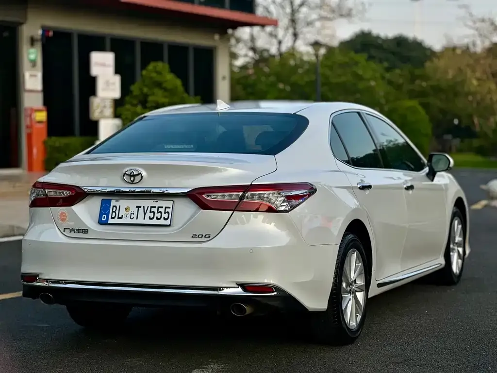 Toyota Camry — фото 6