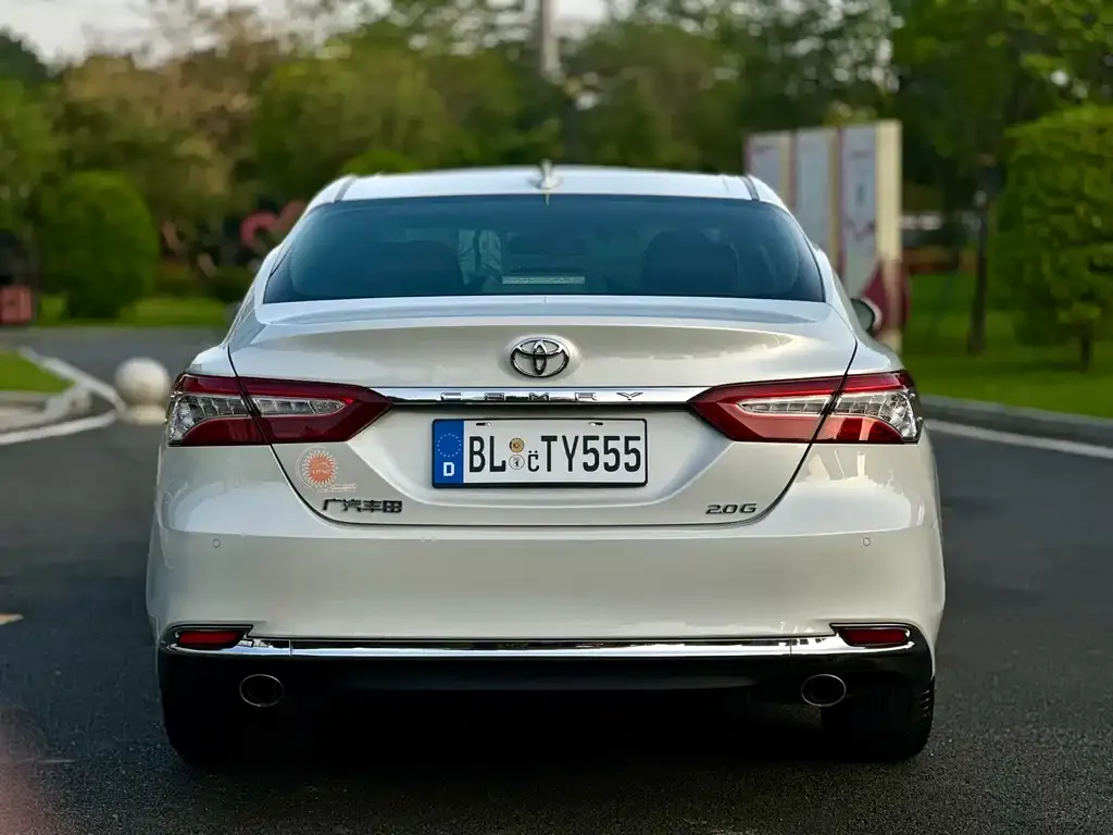 Toyota Camry — фото 4