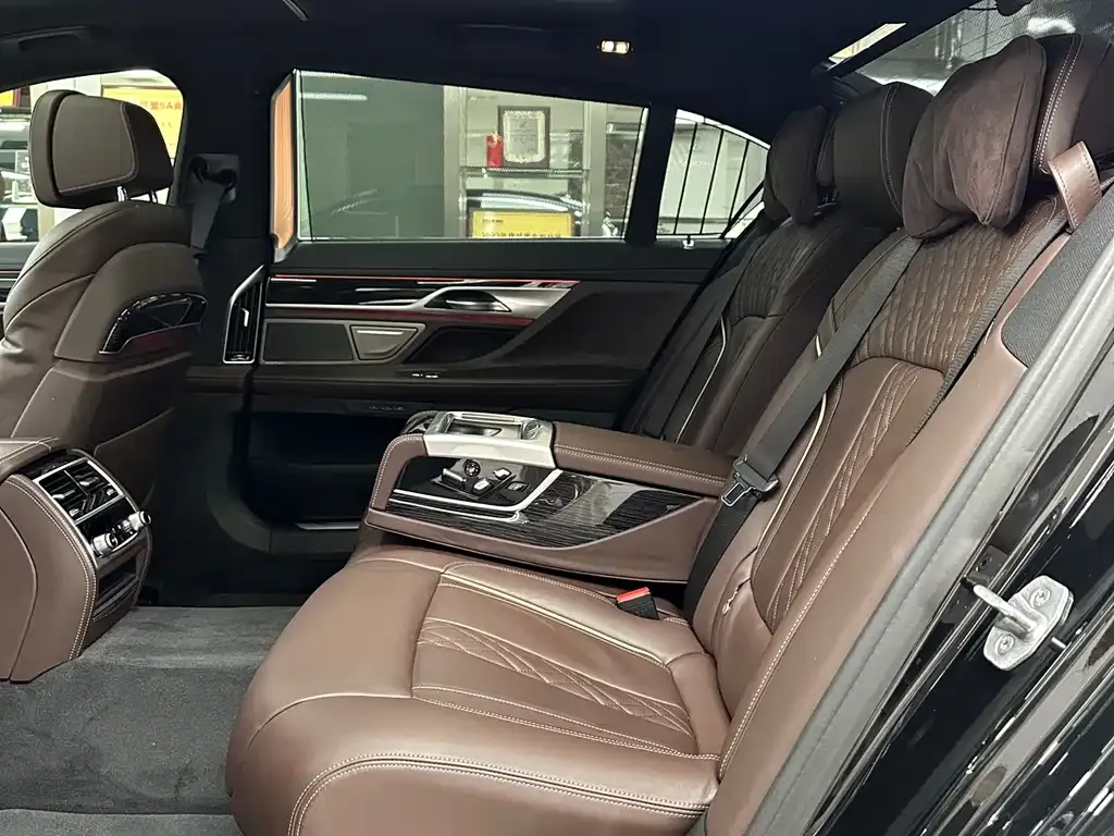 BMW 7 Series — фото 3