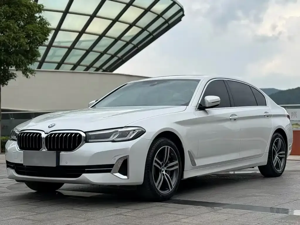 BMW 5 Series — фото 1