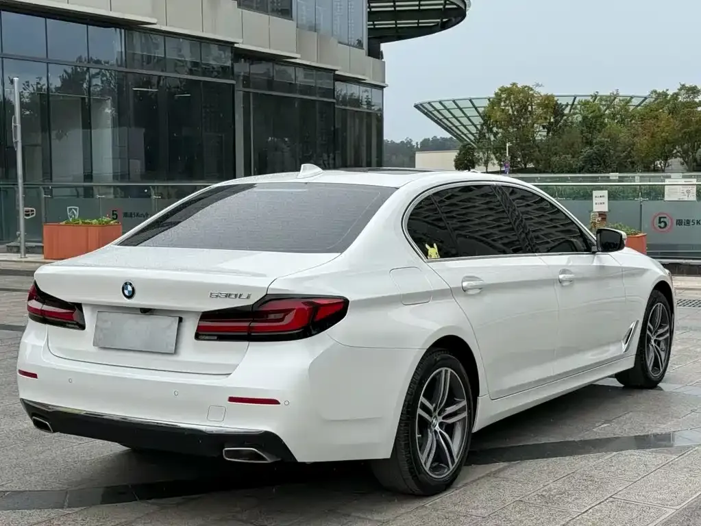 BMW 5 Series — фото 9