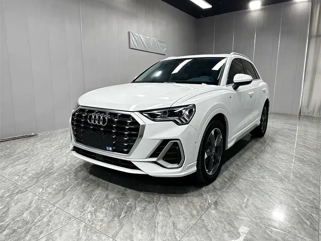 Audi Q3 — фото 1