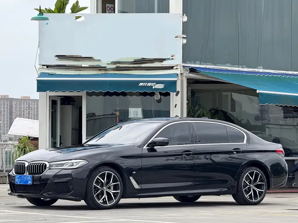 BMW 5 Series — фото 1