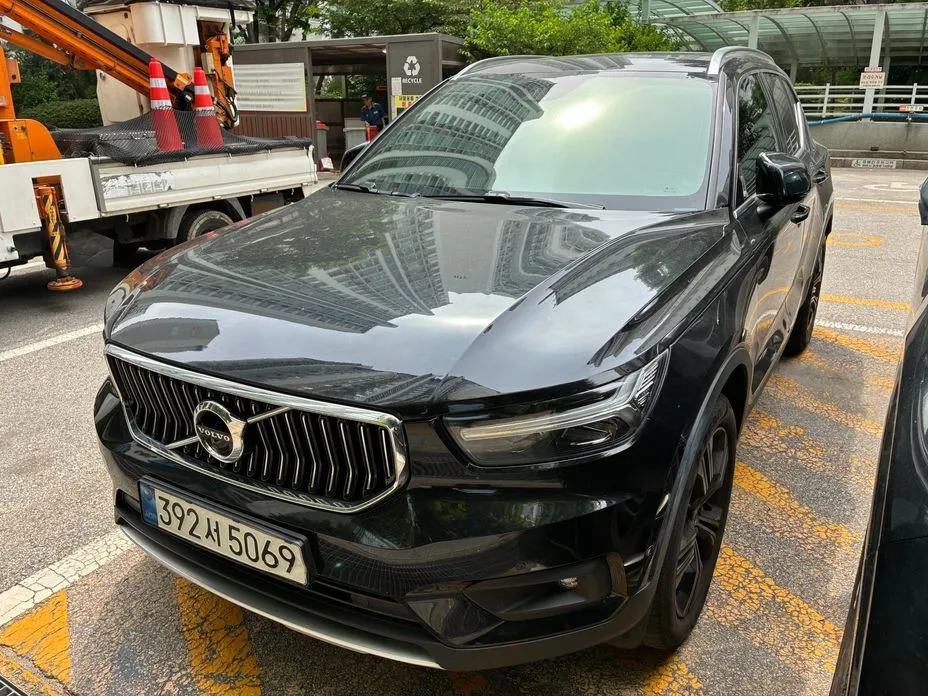 Volvo XC40 — фото 1