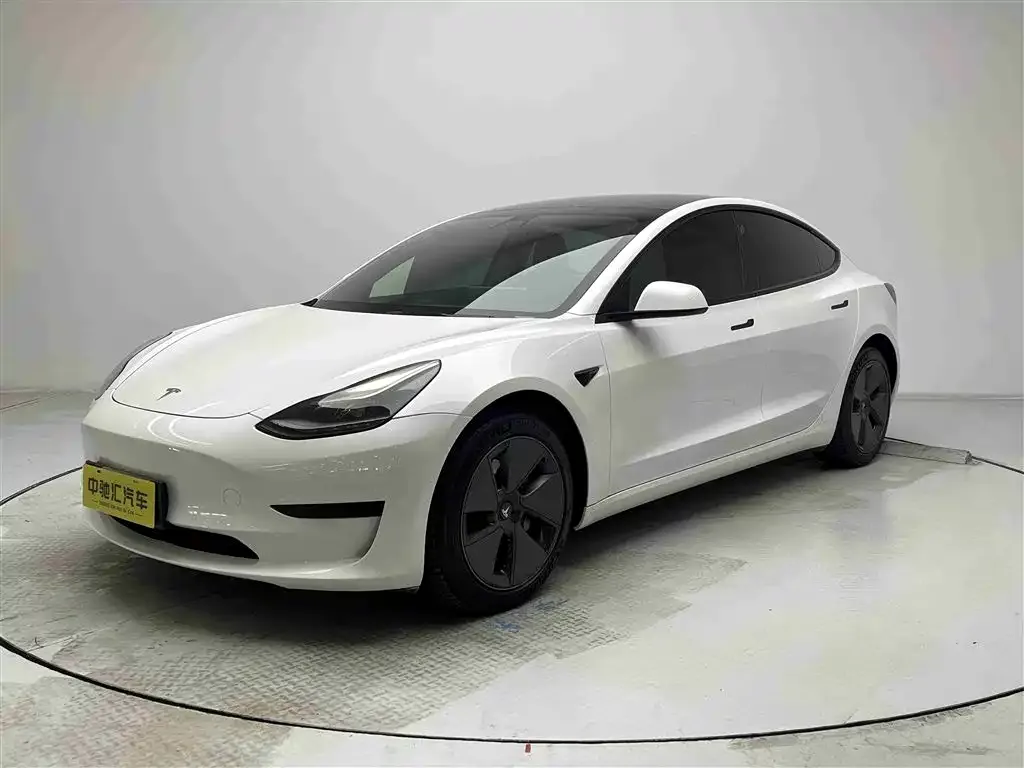 Tesla Model 3 — фото 1