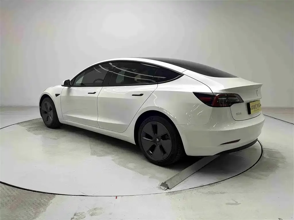Tesla Model 3 — фото 2