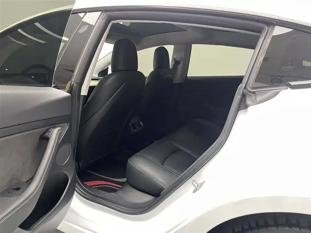 Tesla Model 3 — фото 5