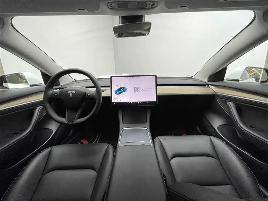 Tesla Model 3 — фото 3