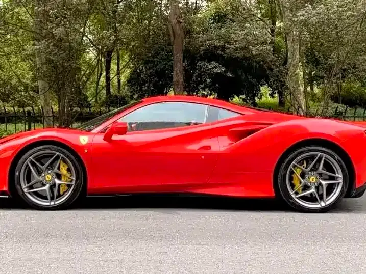 Ferrari F8 — фото 4