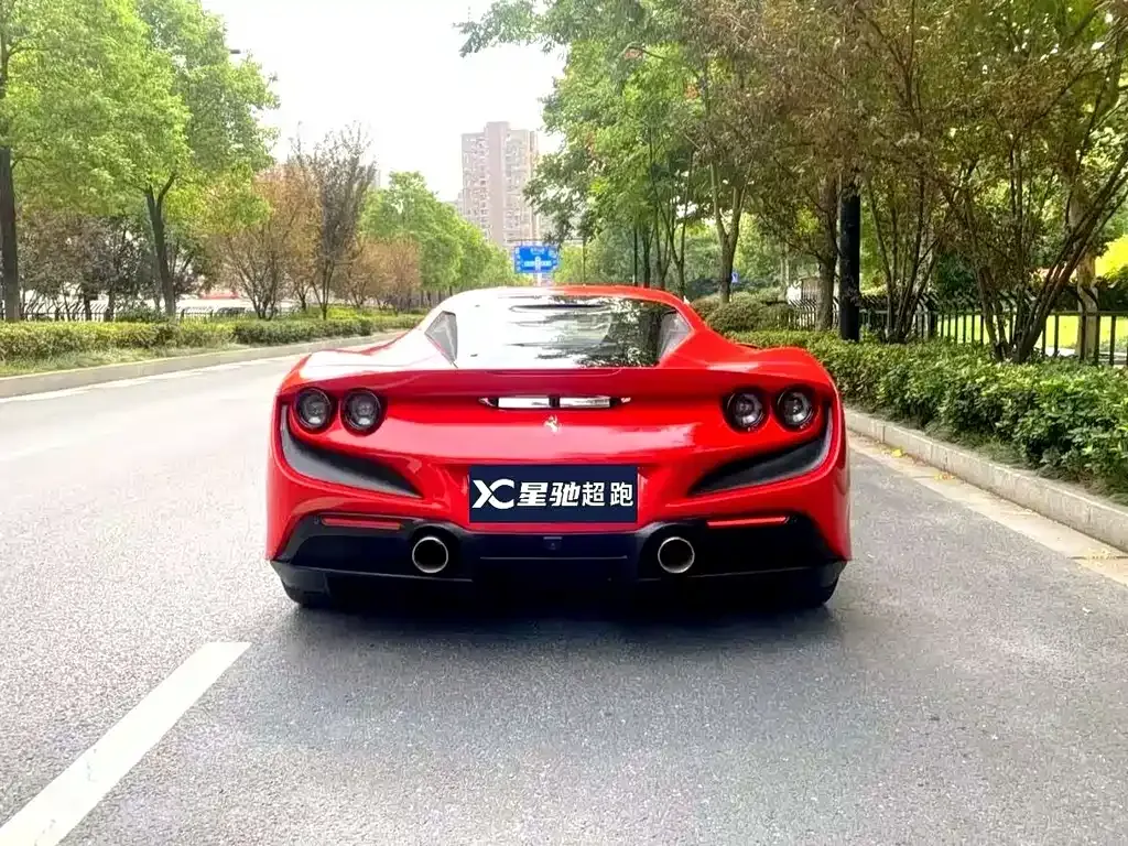Ferrari F8 — фото 6