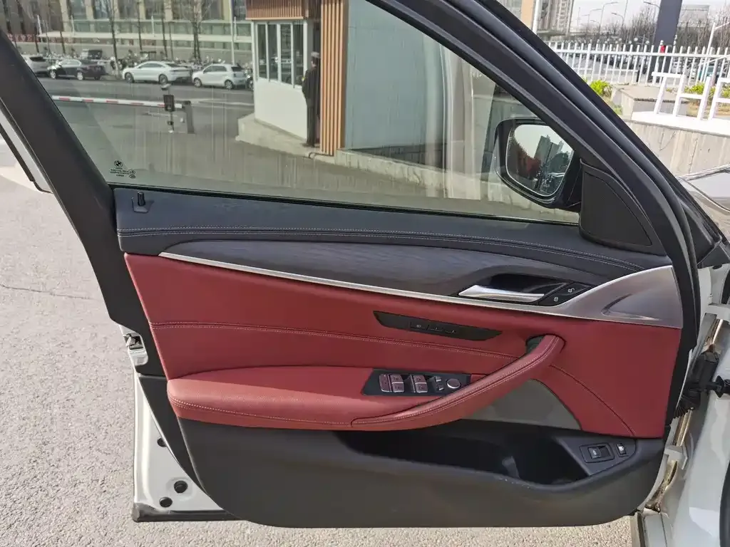BMW 5 Series New Energy — фото 10