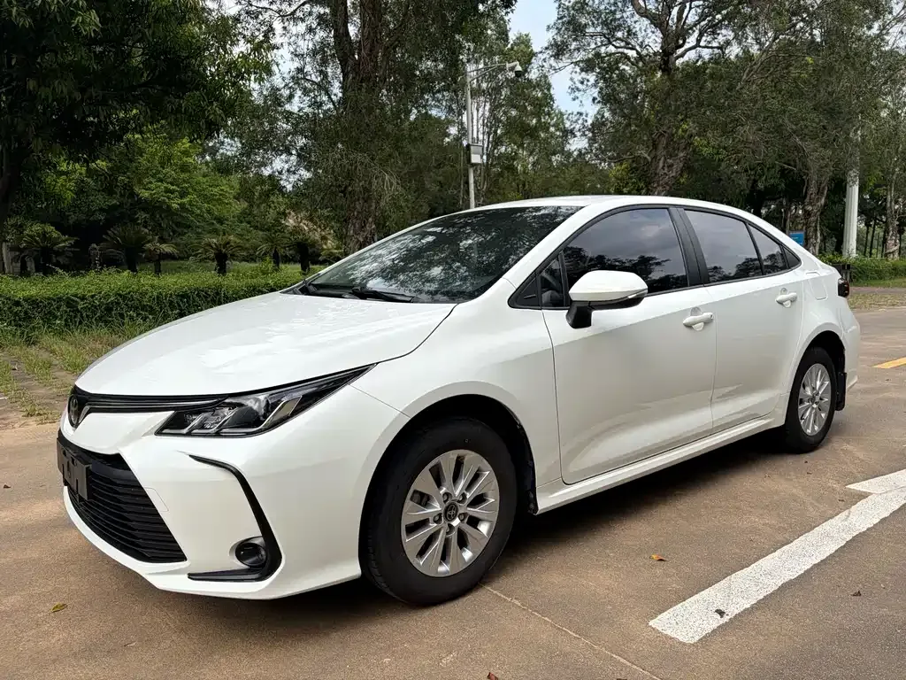 Toyota Corolla — фото 1