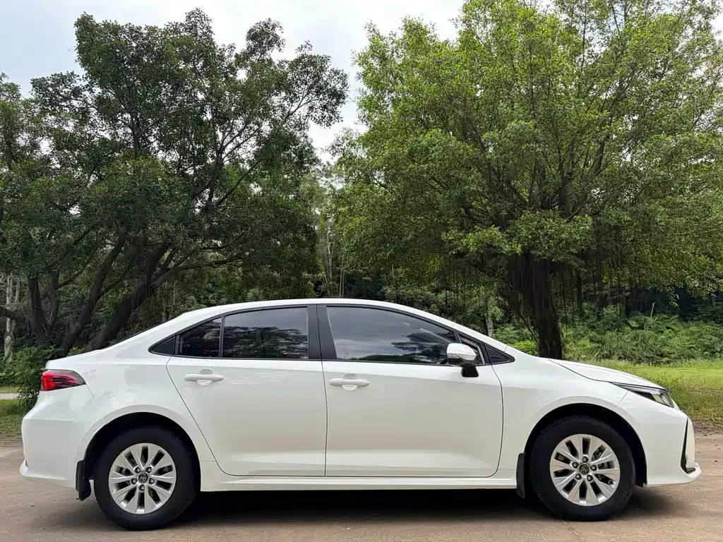 Toyota Corolla — фото 10