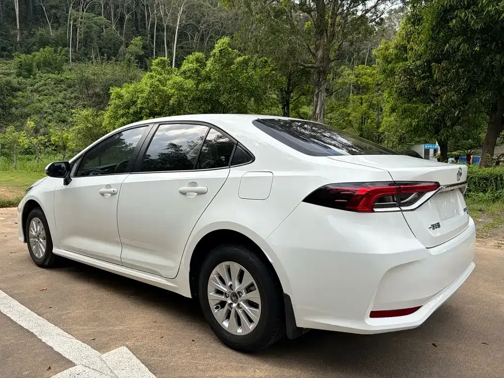 Toyota Corolla — фото 3