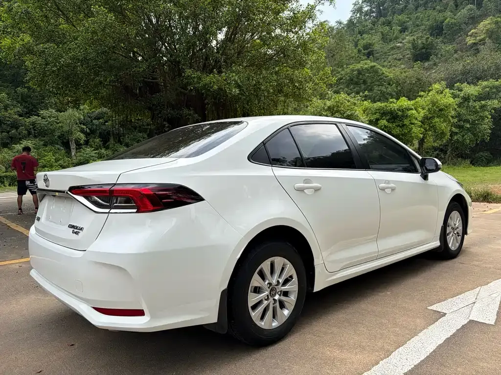 Toyota Corolla — фото 9